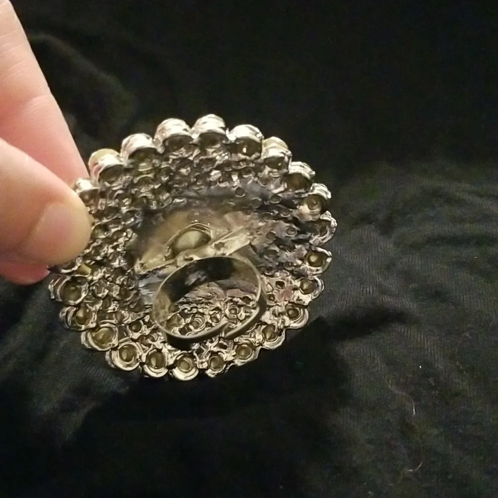 Beautiful big ring - Picture 3 of 4